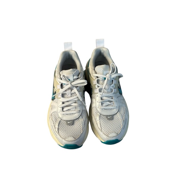 Women’s Nike V2K Running Sneakers - Picture 4 of 11